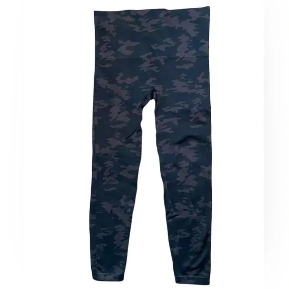 SPANX Look At Me Now Black Camo Legging - Picture 8 of 15